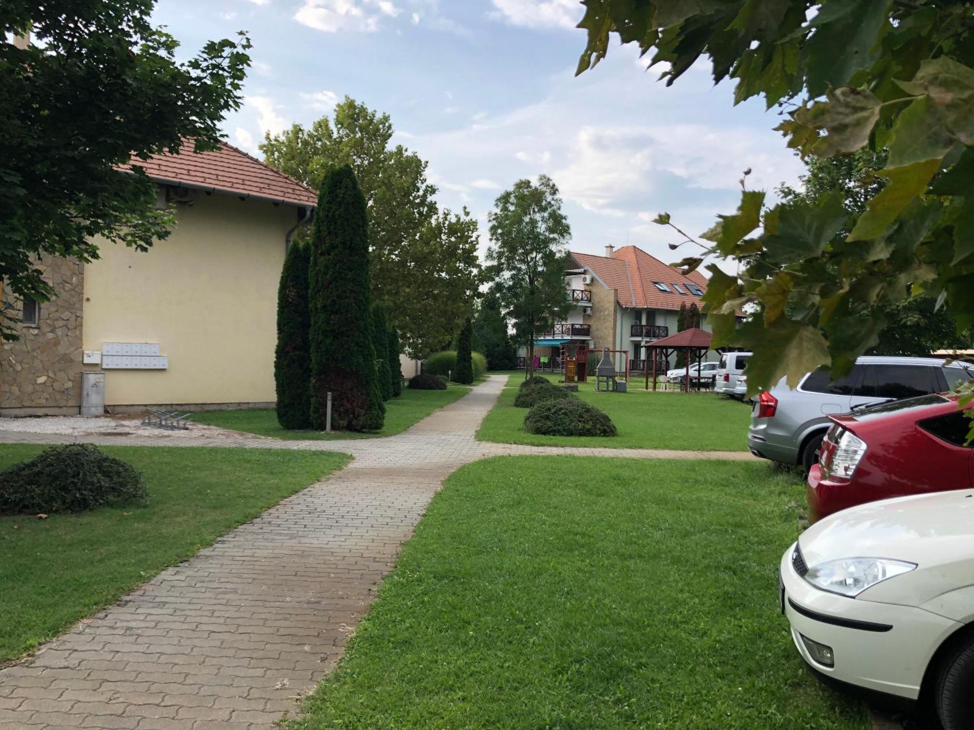 Vadszilva Apartman Балатонёсёд Экстерьер фото