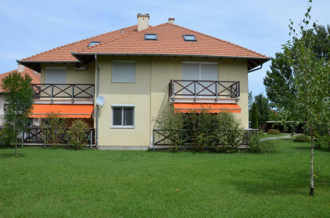 Vadszilva Apartman Балатонёсёд Экстерьер фото