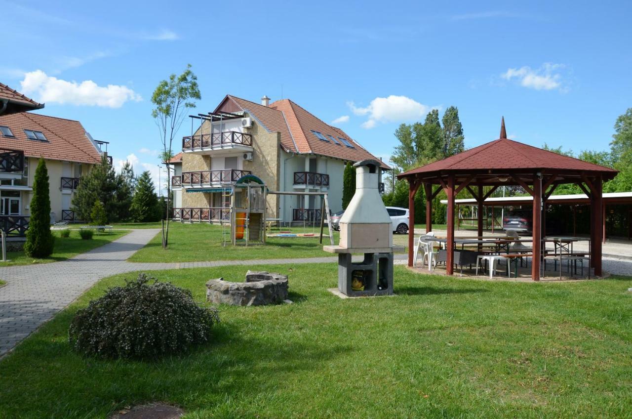 Vadszilva Apartman Балатонёсёд Экстерьер фото
