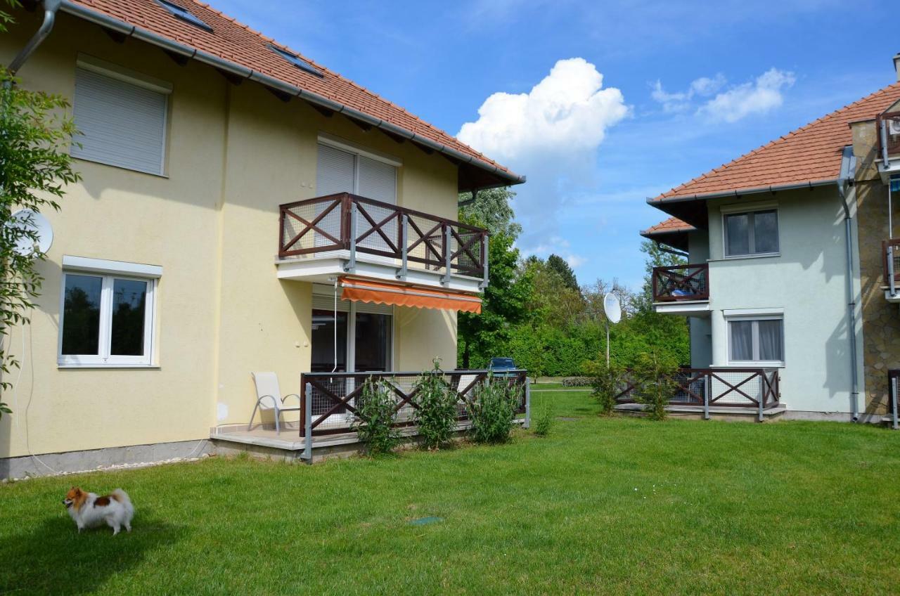 Vadszilva Apartman Балатонёсёд Экстерьер фото